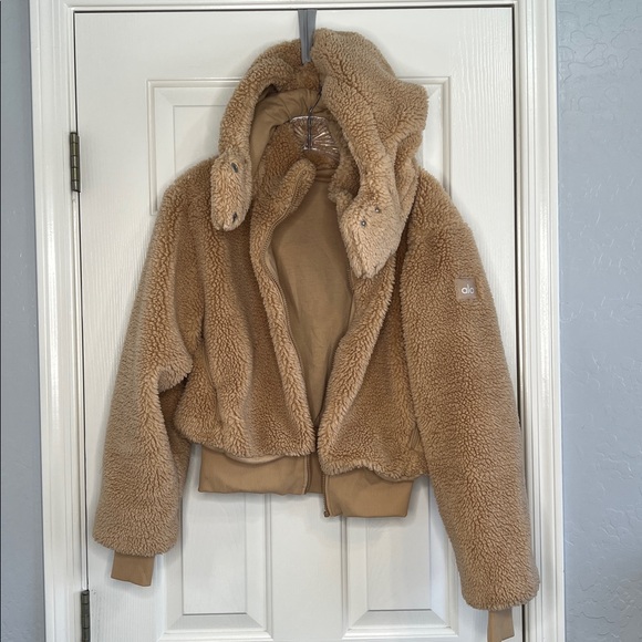 ALO Foxy Sherpa jacket size small camel color teddy - Picture 9 of 15